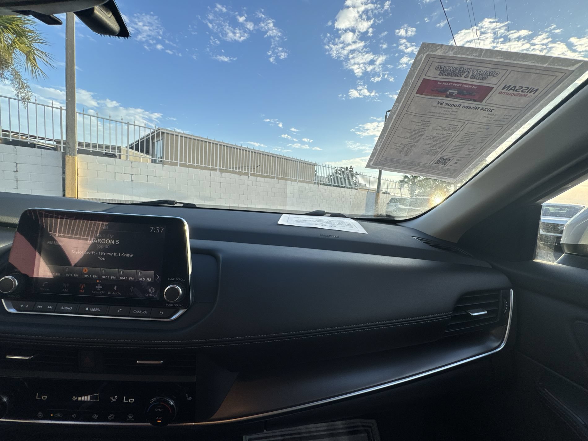 Used 2024 Nissan Rogue SV w/ SV Premium Package FWD image 17