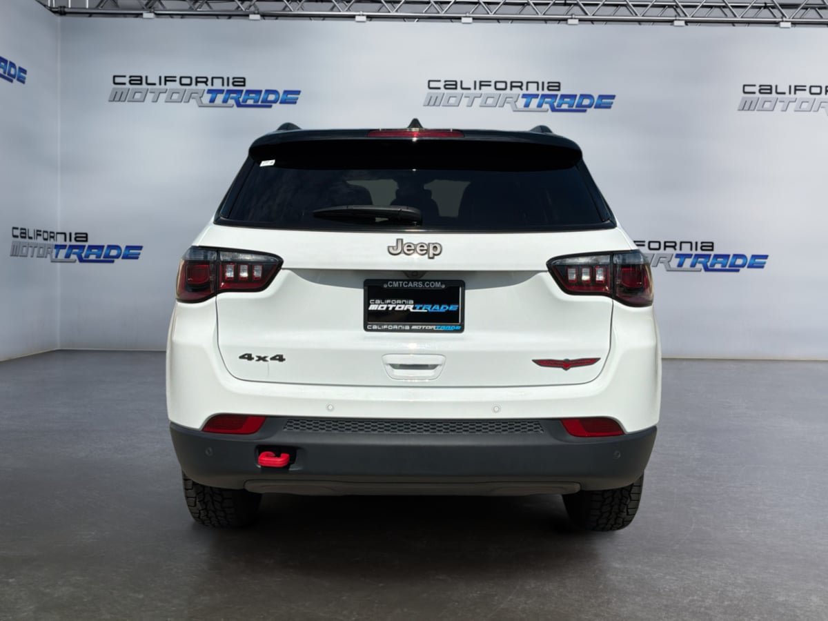 Used 2025 Jeep Compass Trailhawk AWD/4WD image 6