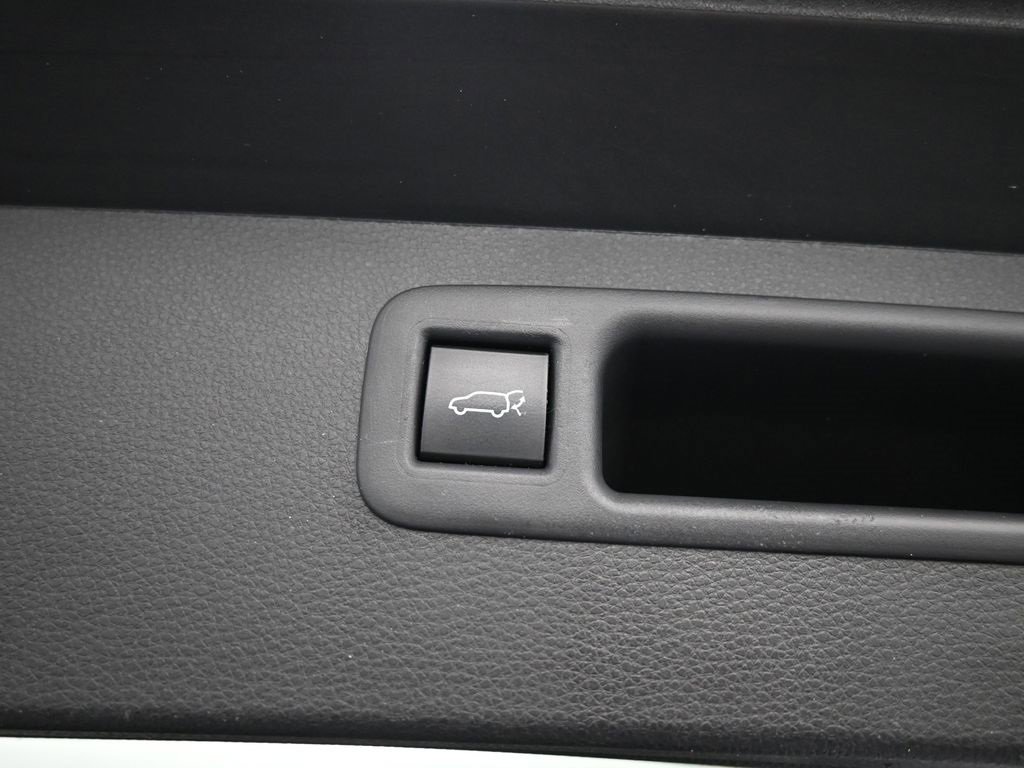 Certified 2023 Toyota Highlander XLE image 24