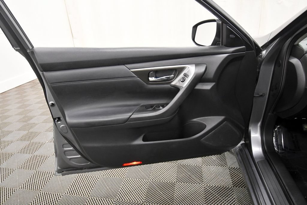 Used 2015 Nissan Altima 2.5 SL w/ Technology Package FWD image 13