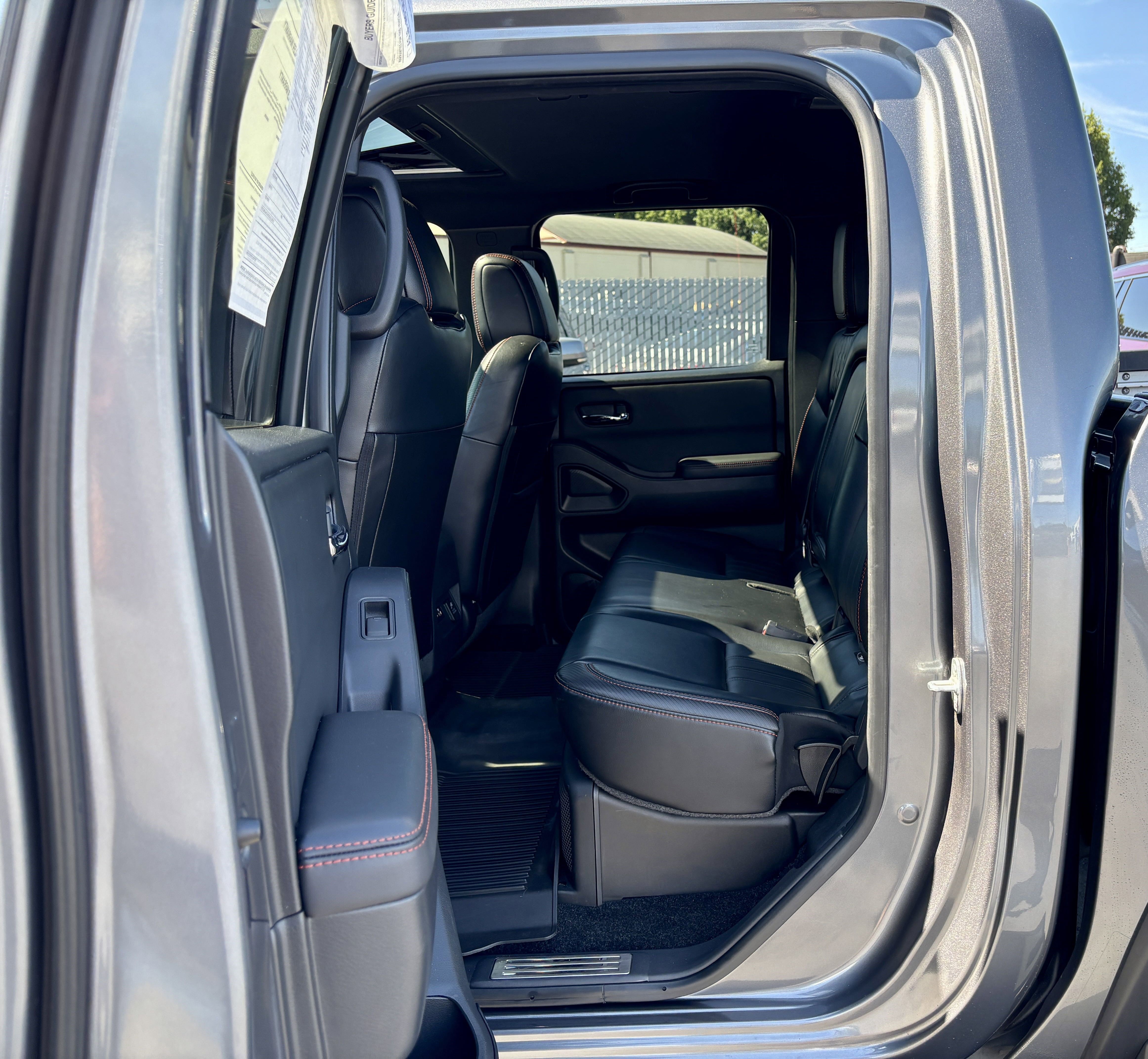 Used 2023 Nissan Frontier PRO-4X w/ Pro-4X Premium Package image 17