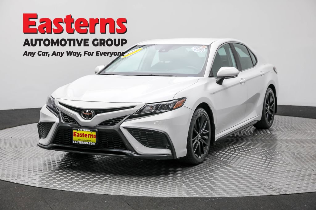 Used 2022 Toyota Camry SE image 1
