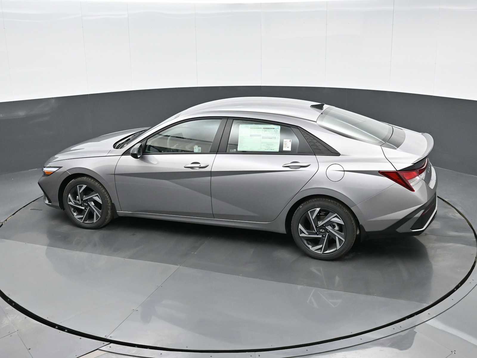 Certified 2025 Hyundai Elantra Sport image 40