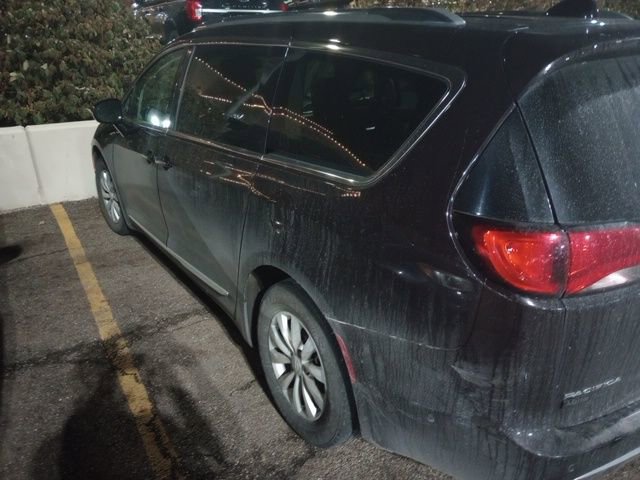 Used 2018 Chrysler Pacifica Touring-L Plus w/ Advanced Safetytec Group image 4