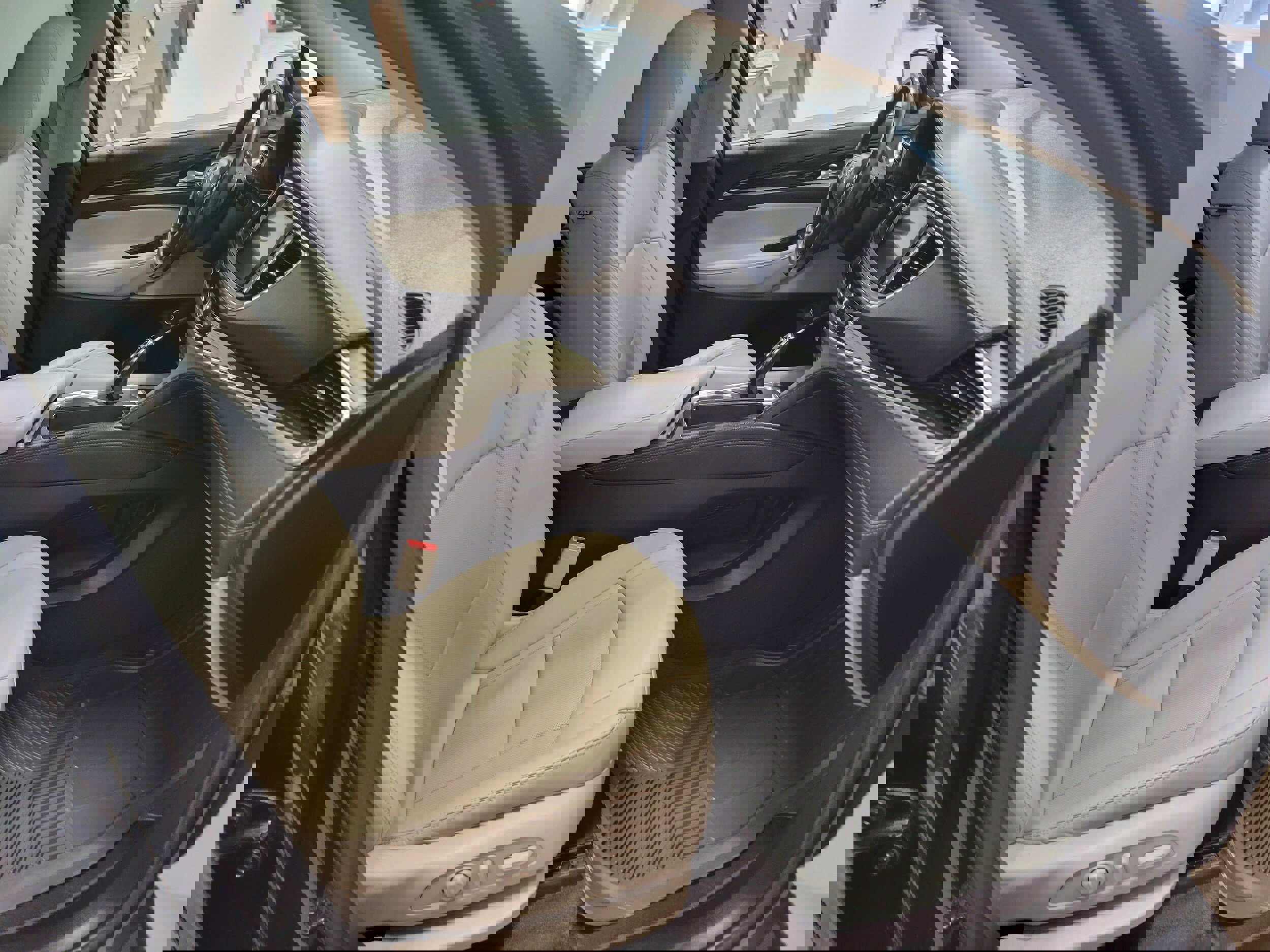 Used 2019 Buick Enclave Essence AWD/4WD image 14