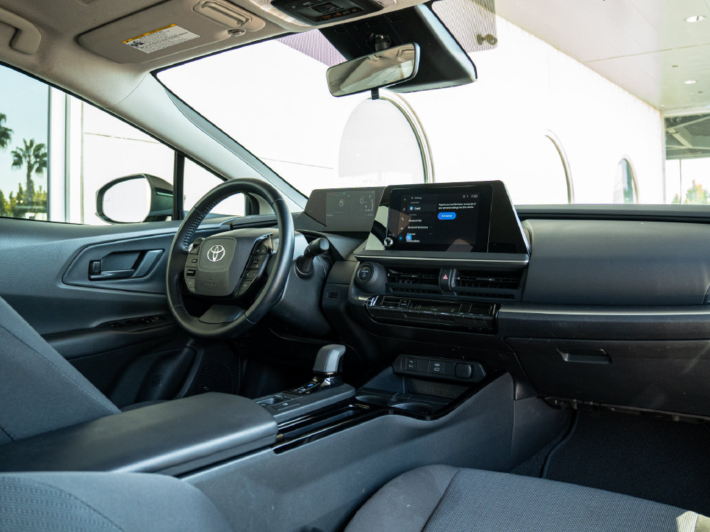 Used 2025 Toyota Prius LE AWD/4WD image 16