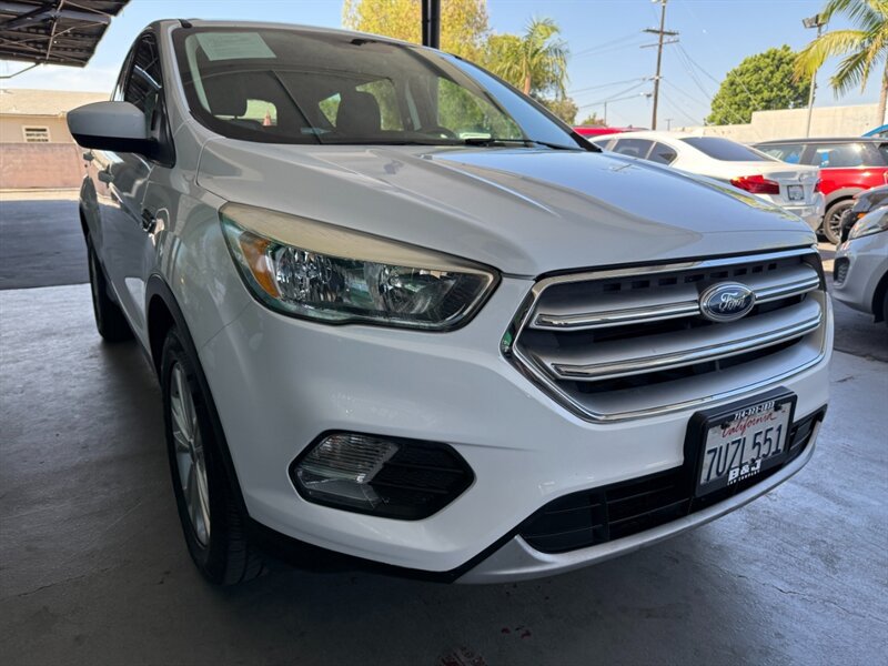 Used 2017 Ford Escape SE FWD image 9