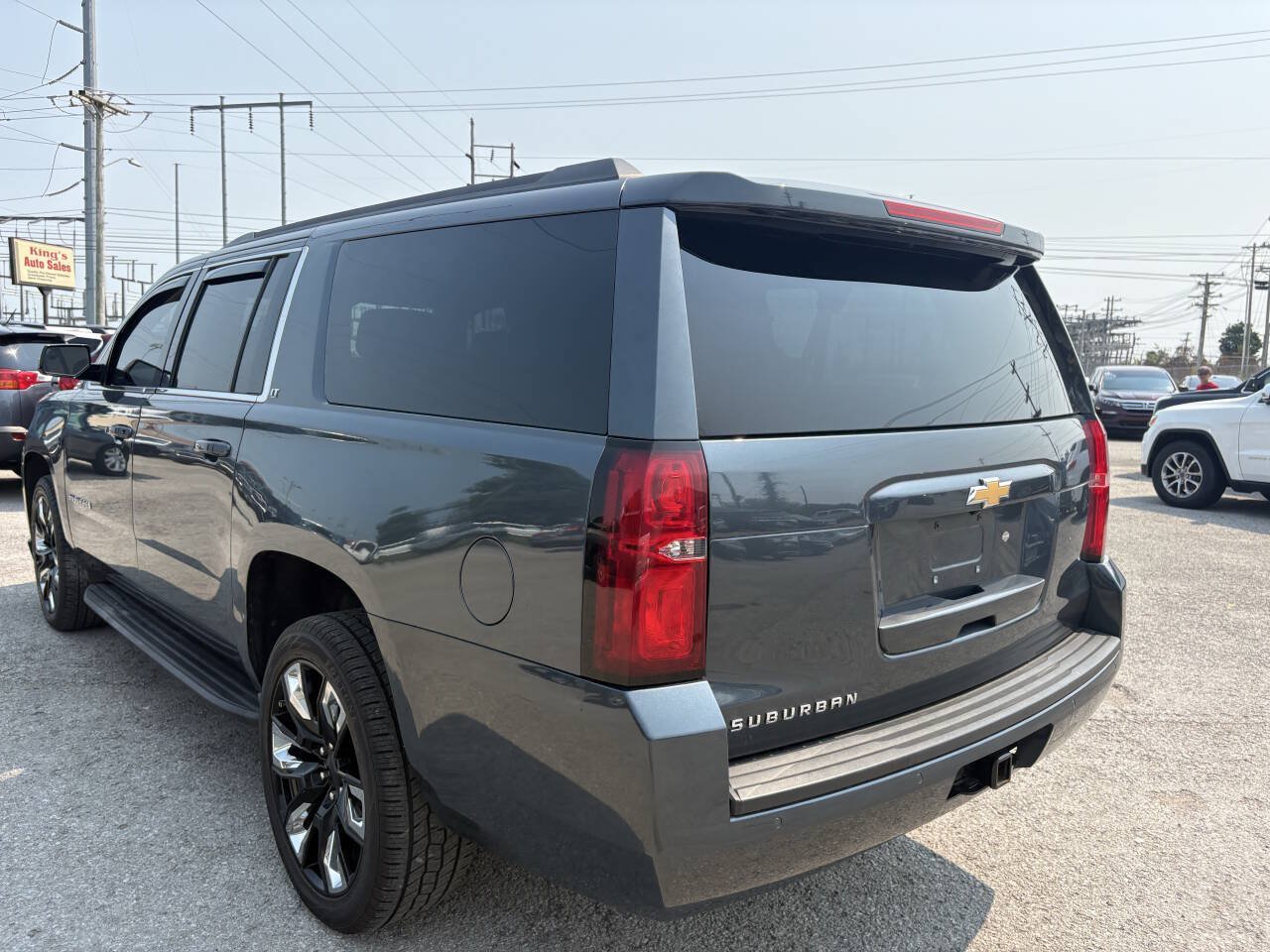 Used 2020 Chevrolet Suburban LT RWD image 11