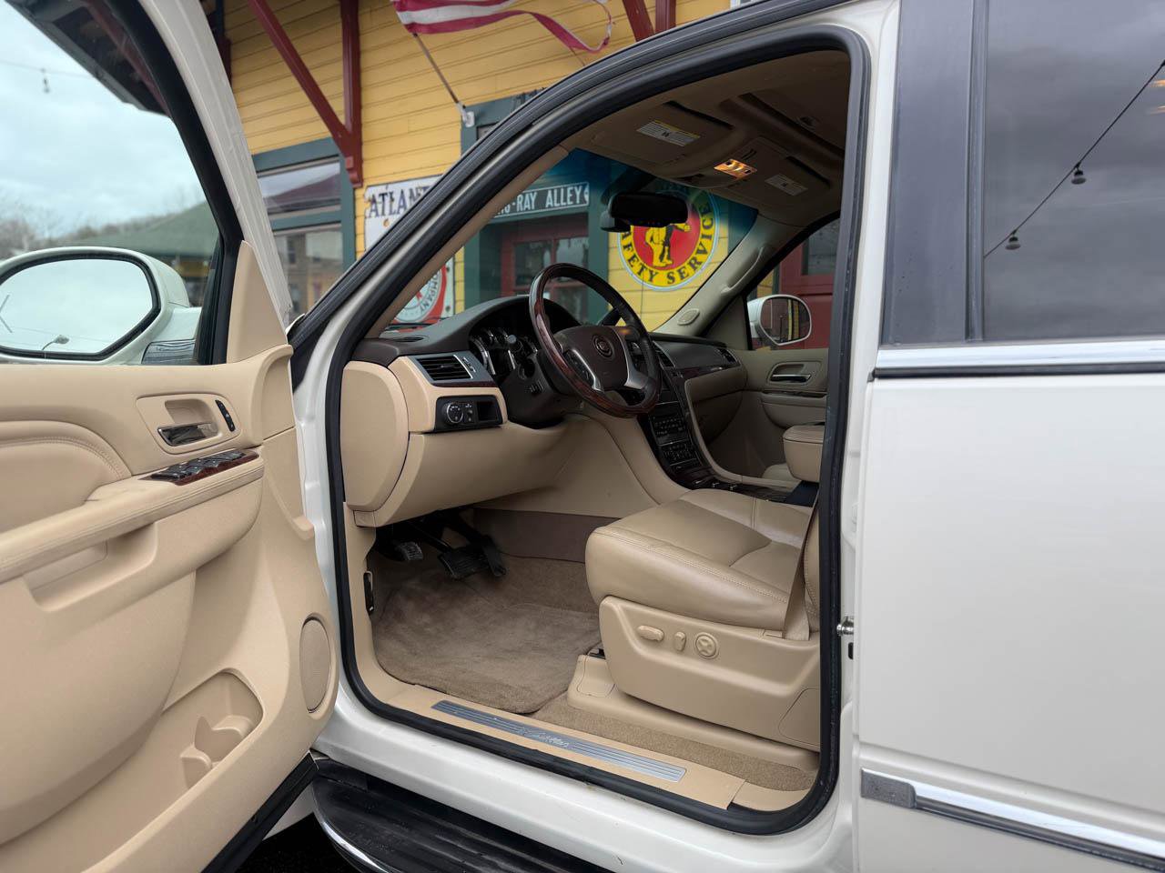 Used 2013 Cadillac Escalade EXT Luxury image 13