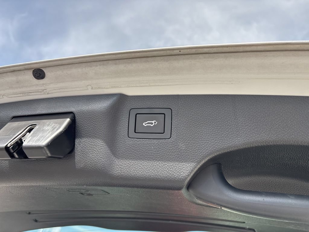 Used 2017 Hyundai Santa Fe Limited AWD/4WD image 19