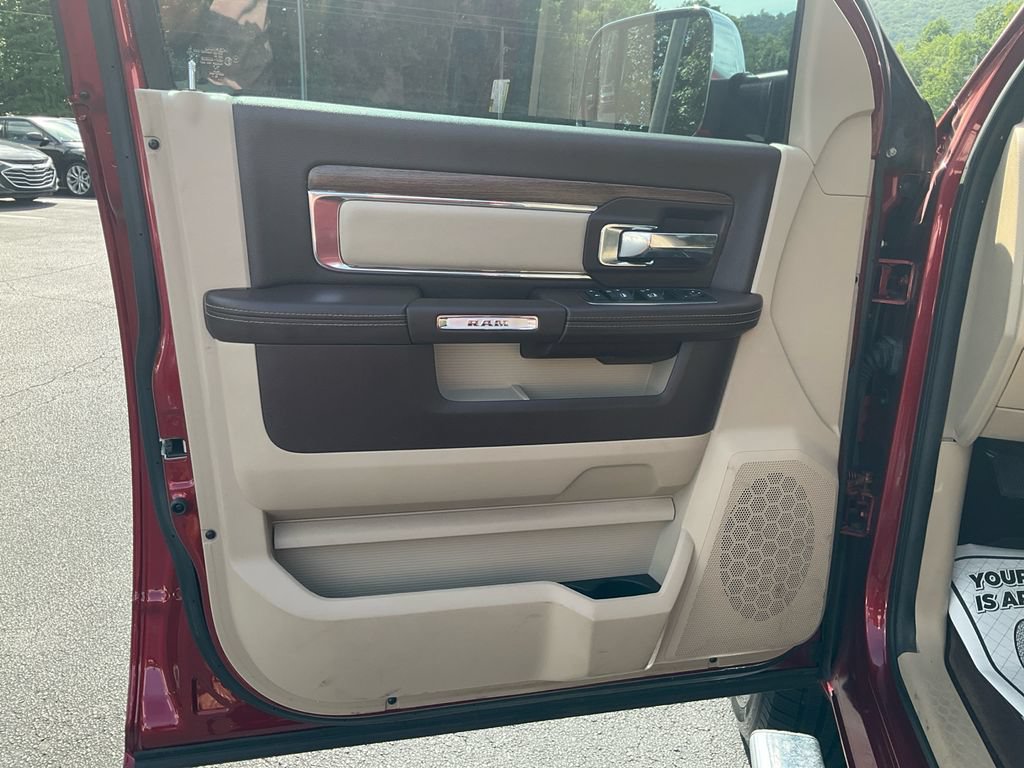 Used 2014 RAM 3500 Laramie RWD image 17