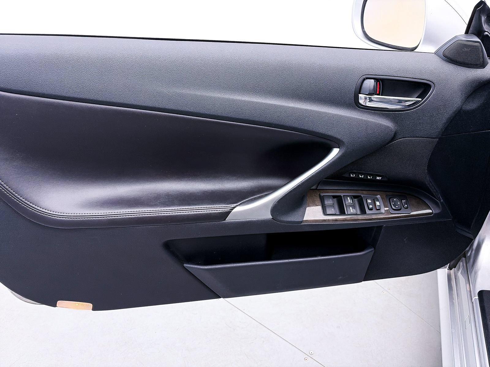 Used 2013 Lexus IS 250C w/ Luxury Pkg RWD image 9
