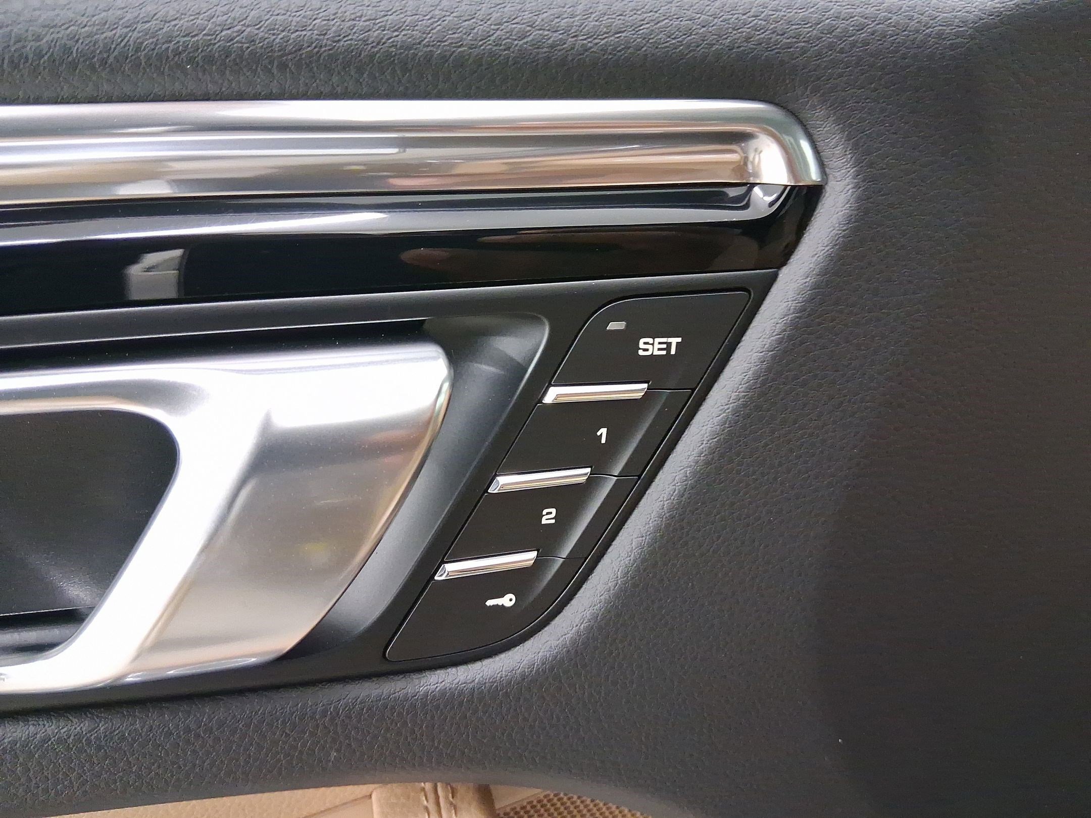 Used 2026 Porsche Macan image 12