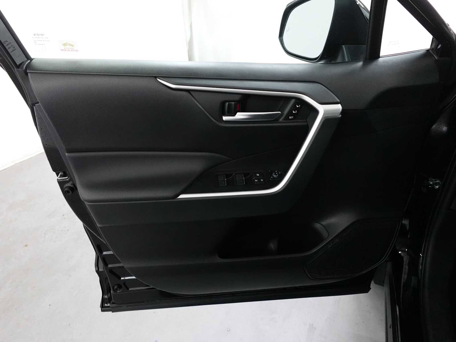 Used 2023 Toyota RAV4 XLE Premium image 10