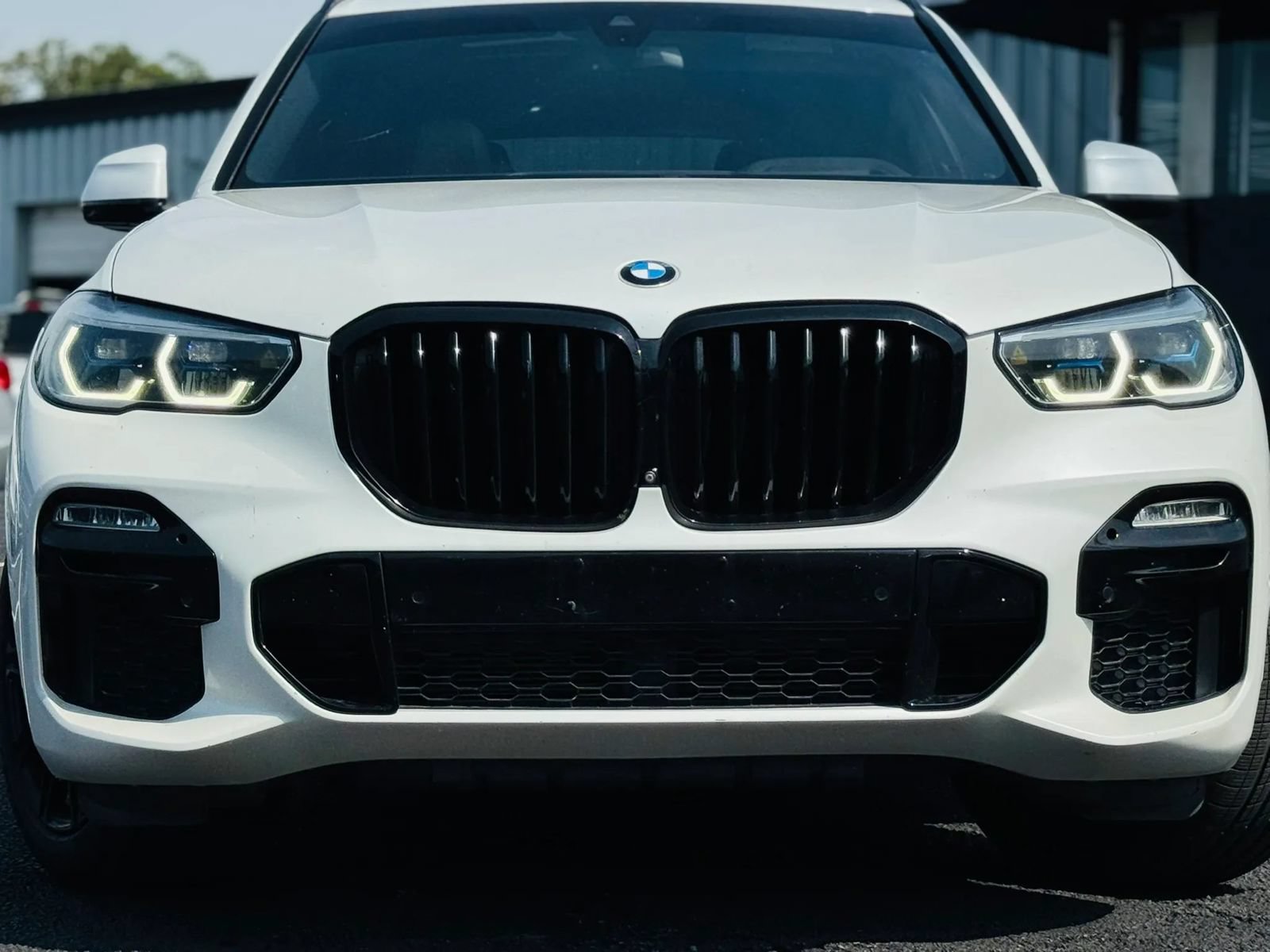 Used 2019 BMW X5 xDrive40i w/ M Sport Package AWD/4WD image 2