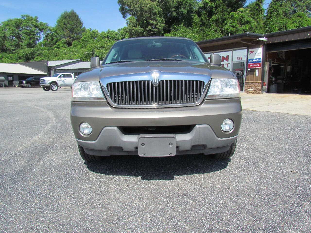 Used 2004 Lincoln Aviator Luxury image 2