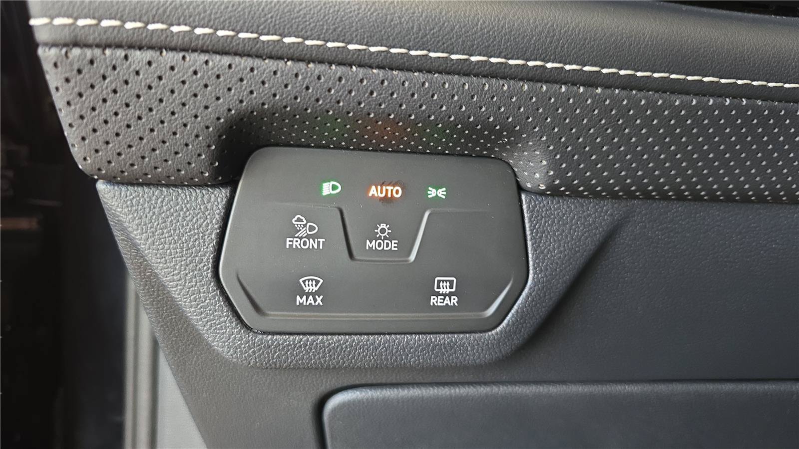 Used 2024 Volkswagen Atlas Cross Sport SE AWD/4WD image 25