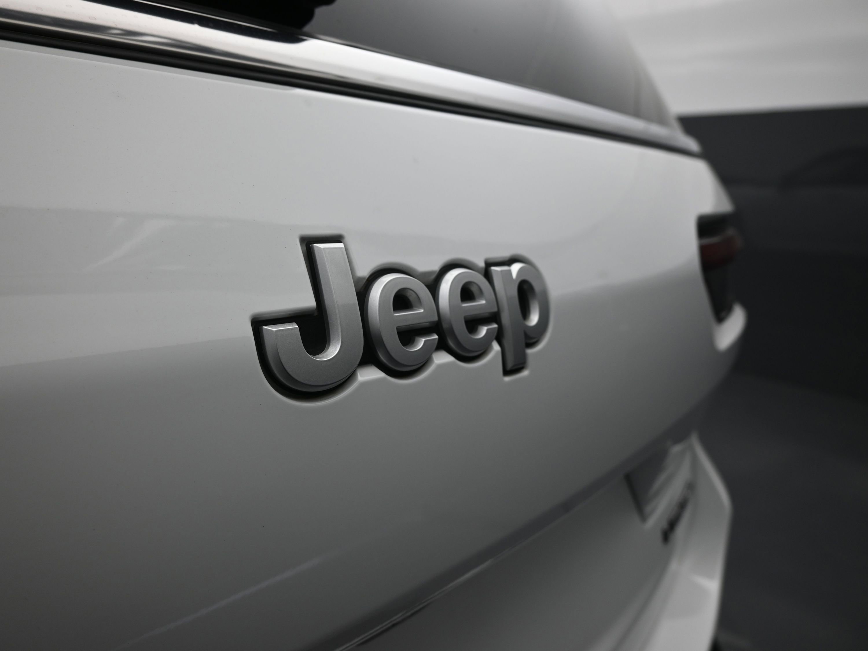 Used 2025 Jeep Grand Cherokee L Limited image 12