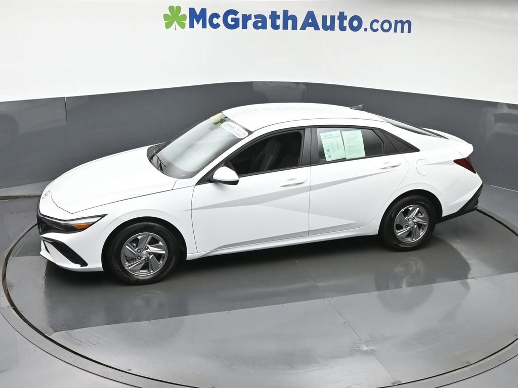 Used 2025 Hyundai Elantra SE image 21