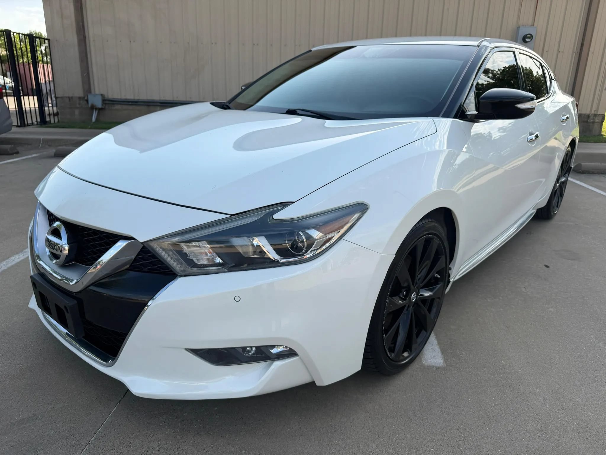 Used 2016 Nissan Maxima SR w/ Interior Lighting Package FWD image 2