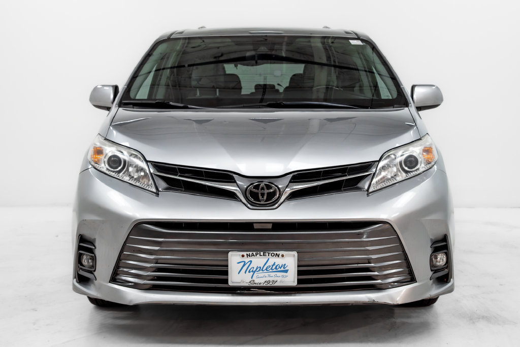 Used 2018 Toyota Sienna XLE Premium FWD image 4