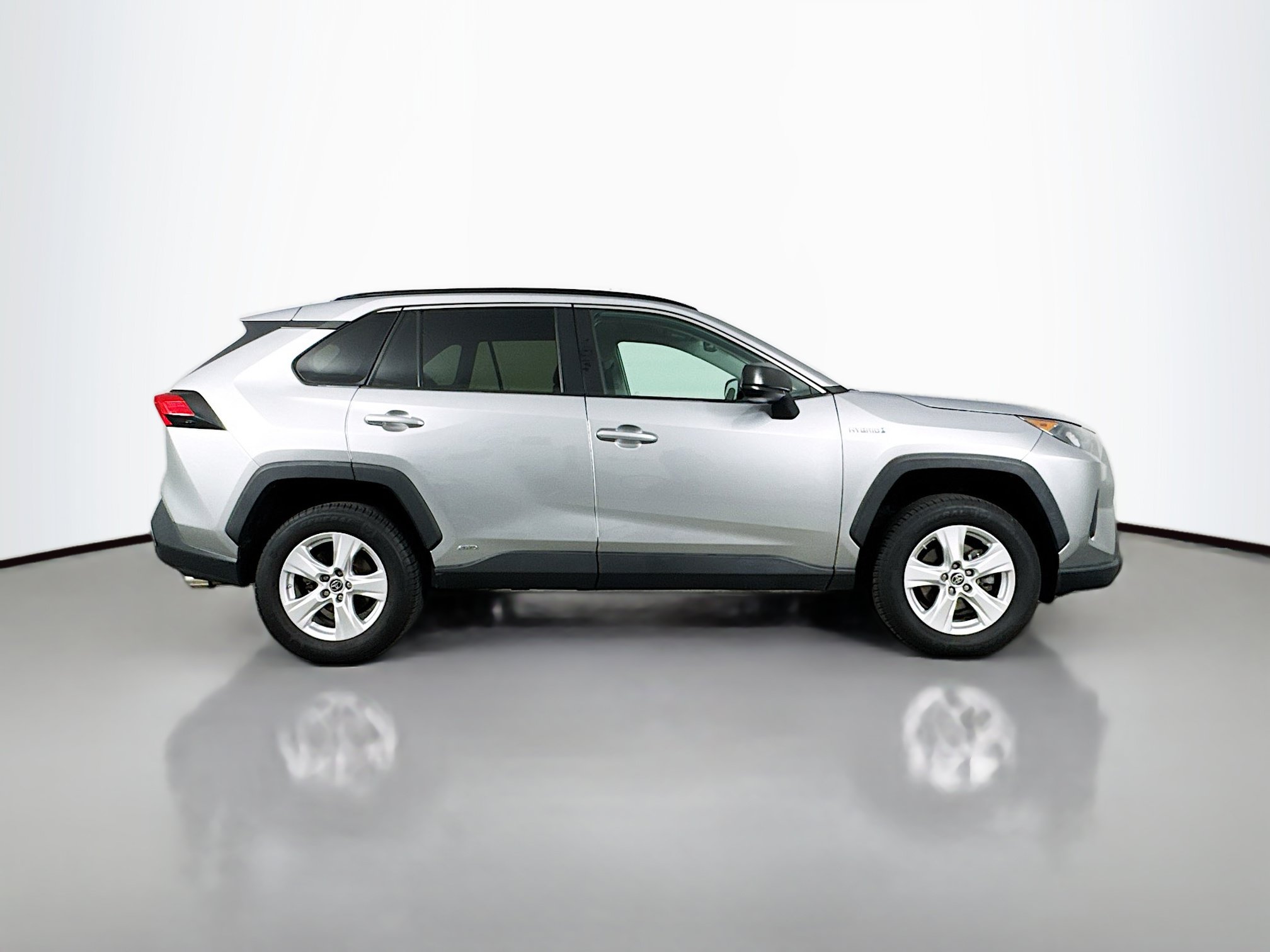 Used 2021 Toyota RAV4 LE AWD/4WD image 8