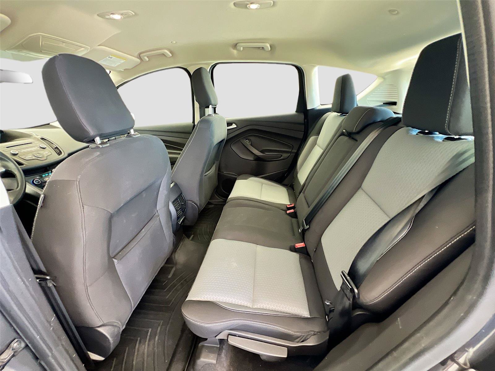 Used 2018 Ford C-MAX SE w/ Cold Weather Package FWD image 21