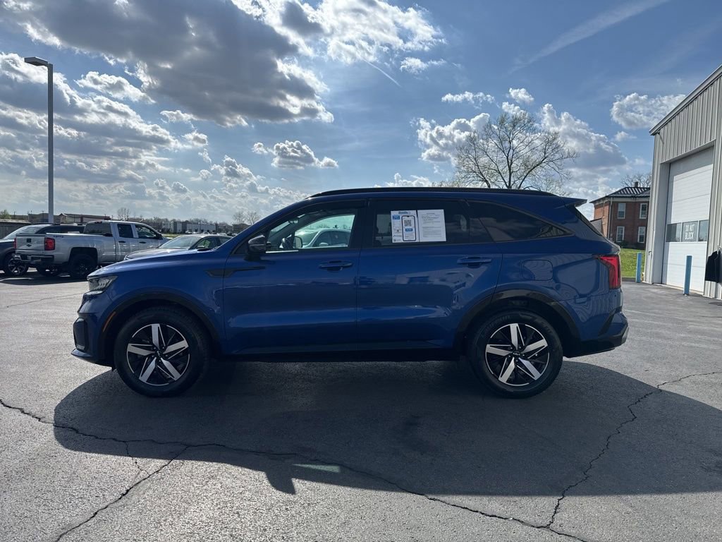 Used 2022 Kia Sorento EX w/ Panoramic Sunroof Package FWD image 4