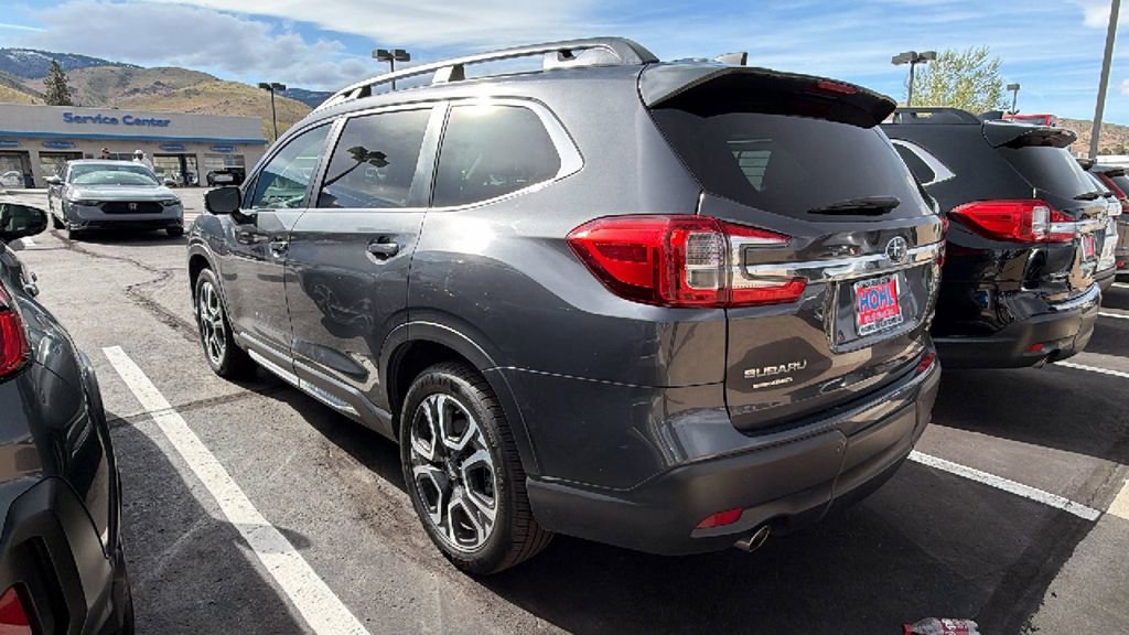 Used 2023 Subaru Ascent Limited w/ Technology Package AWD/4WD image 3