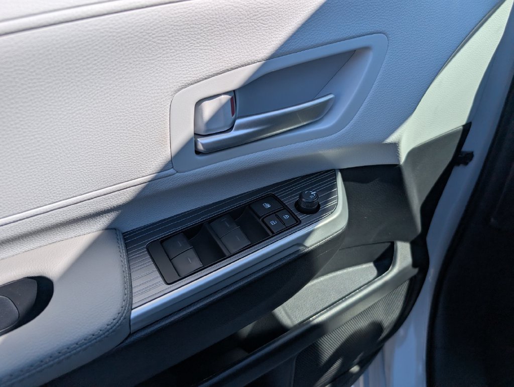 New 2026 Toyota Sienna XLE FWD image 9