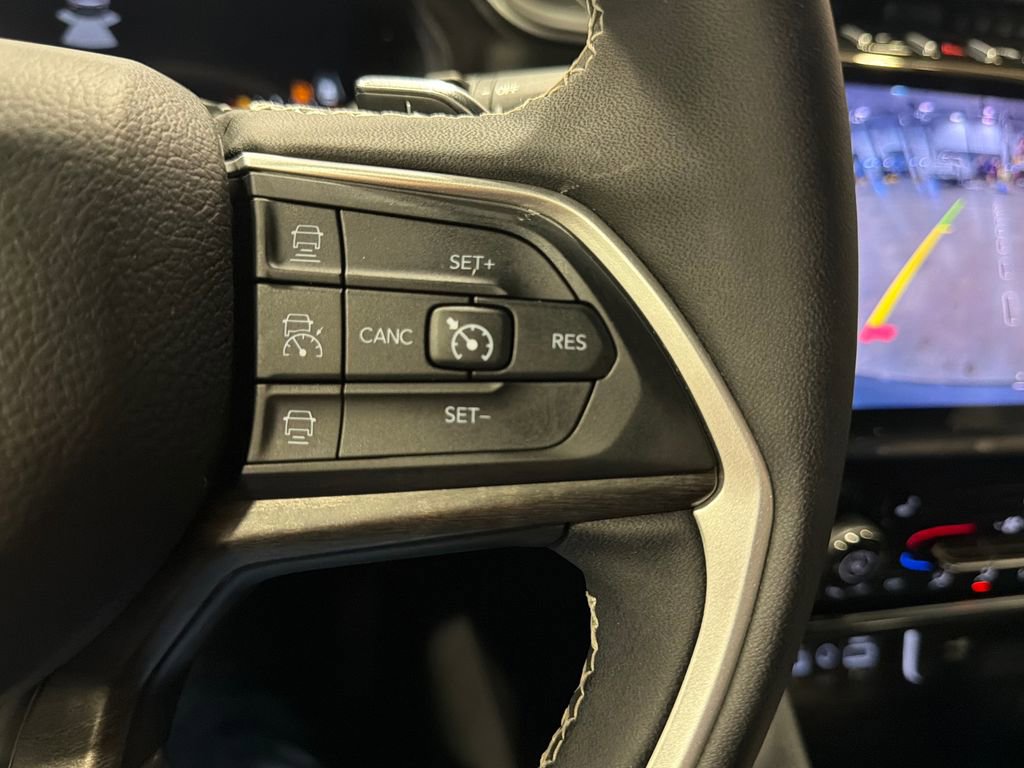 Used 2025 Jeep Grand Cherokee L Limited AWD/4WD image 14