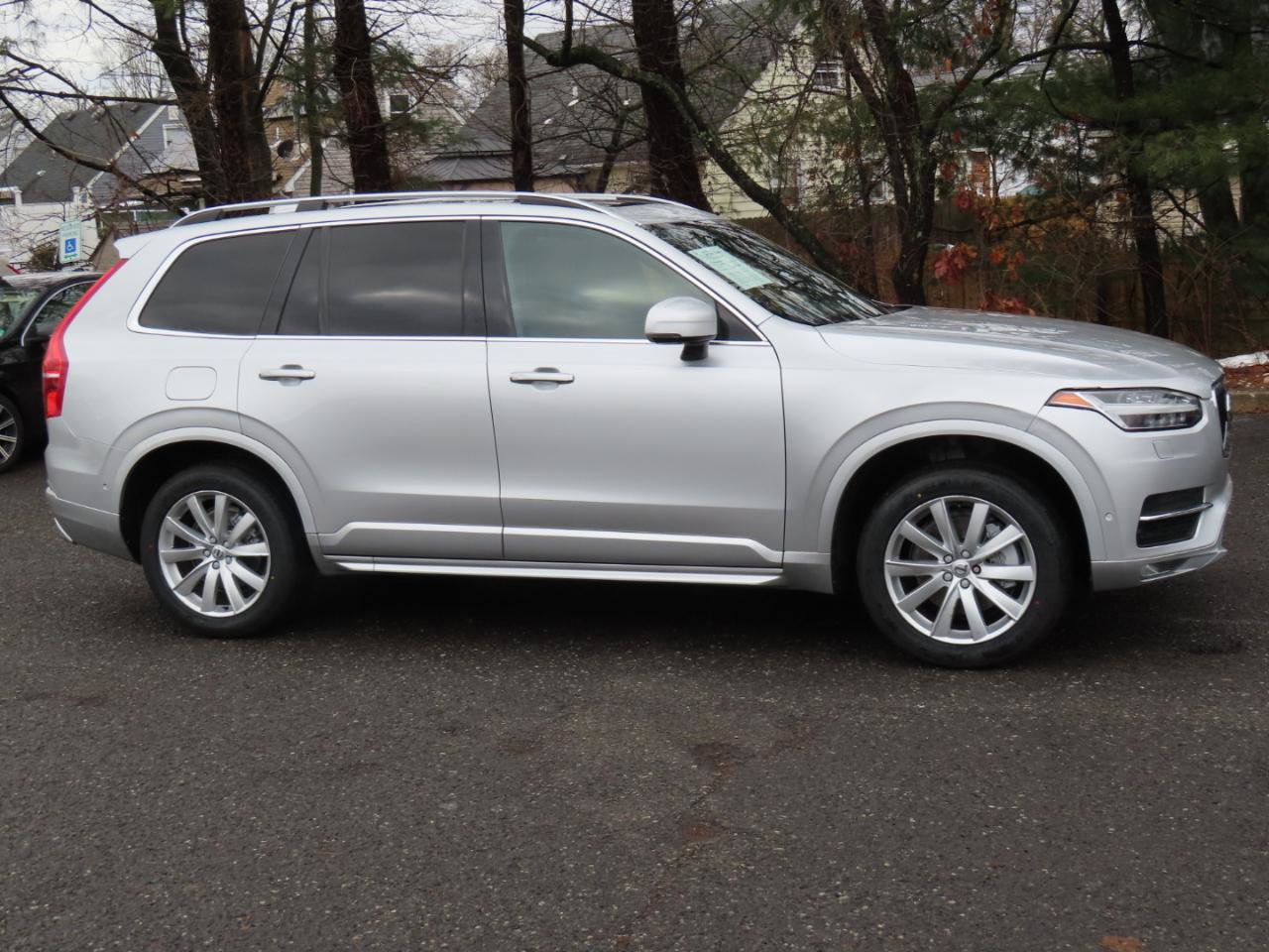 Used 2018 Volvo XC90 T6 Momentum w/ Convenience Package image 6