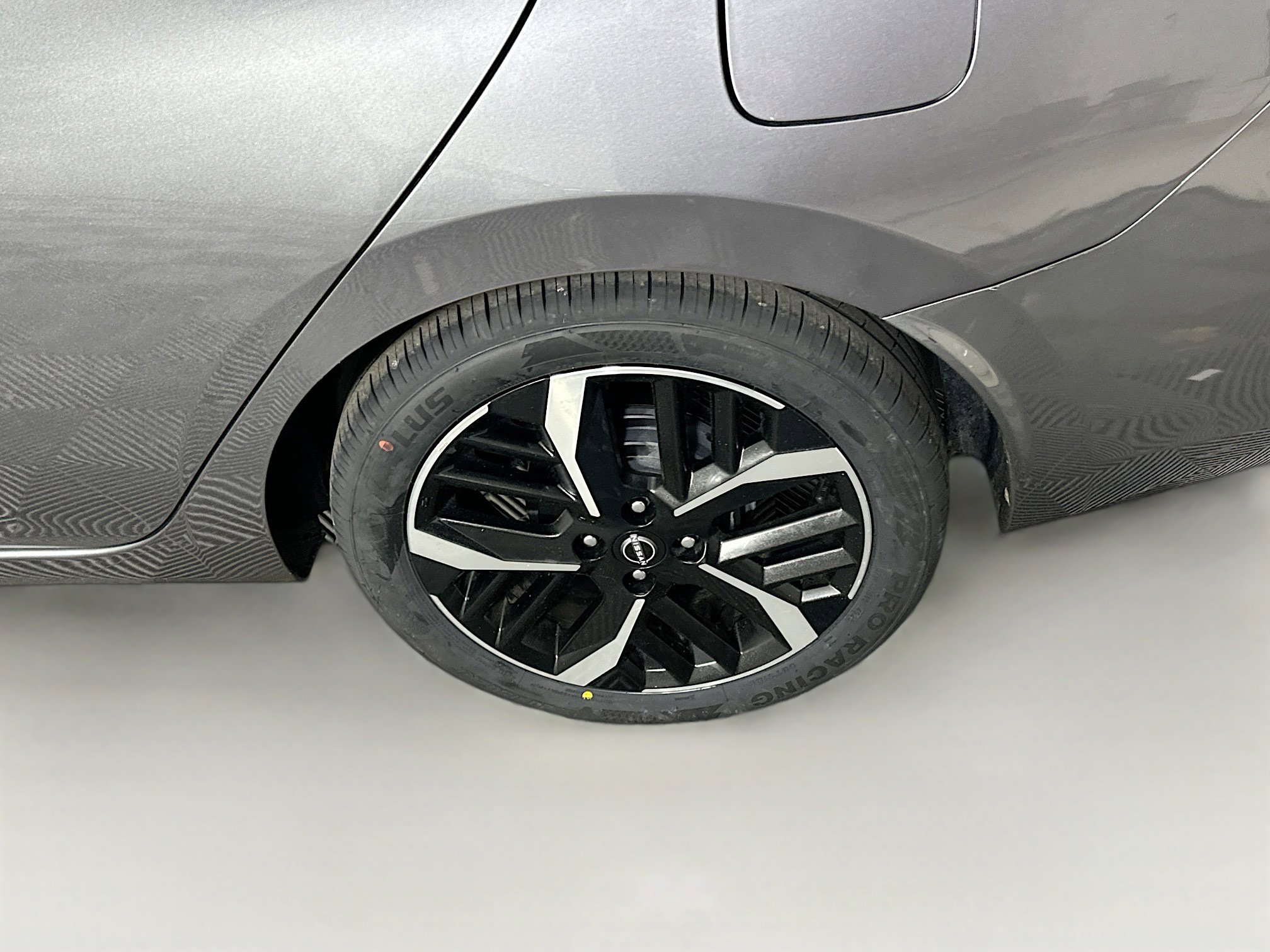 Used 2024 Nissan Versa SR image 11