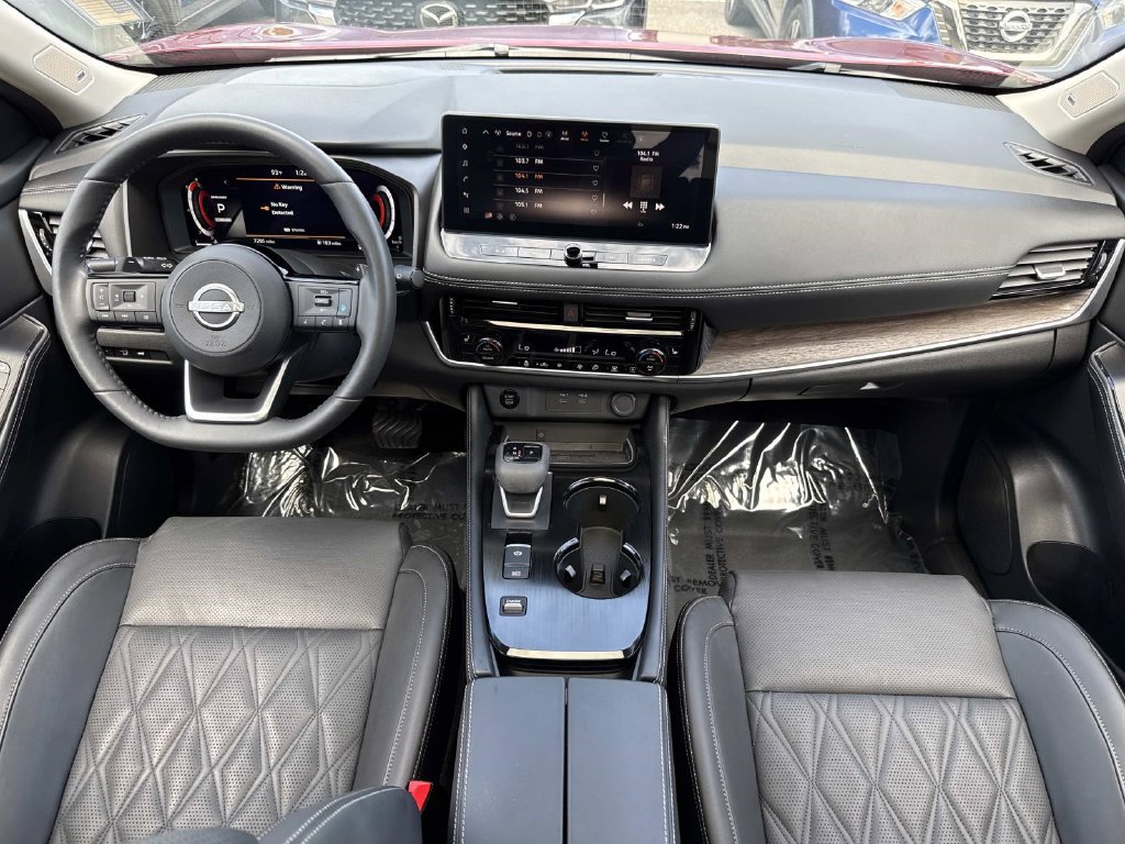 Used 2024 Nissan Rogue Platinum FWD image 18