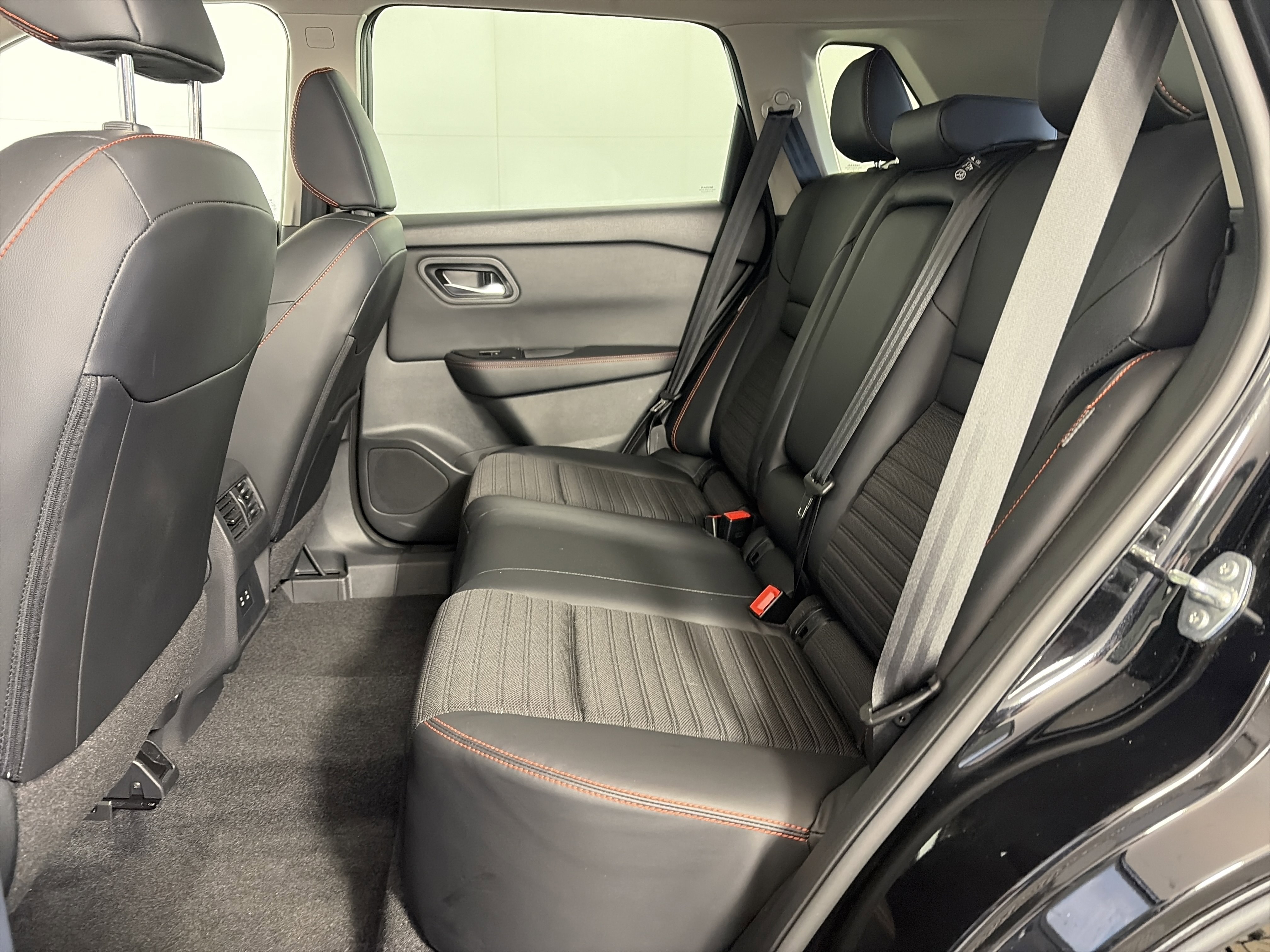 Certified 2025 Nissan Rogue SV w/ Rock Creek Premium Package image 7