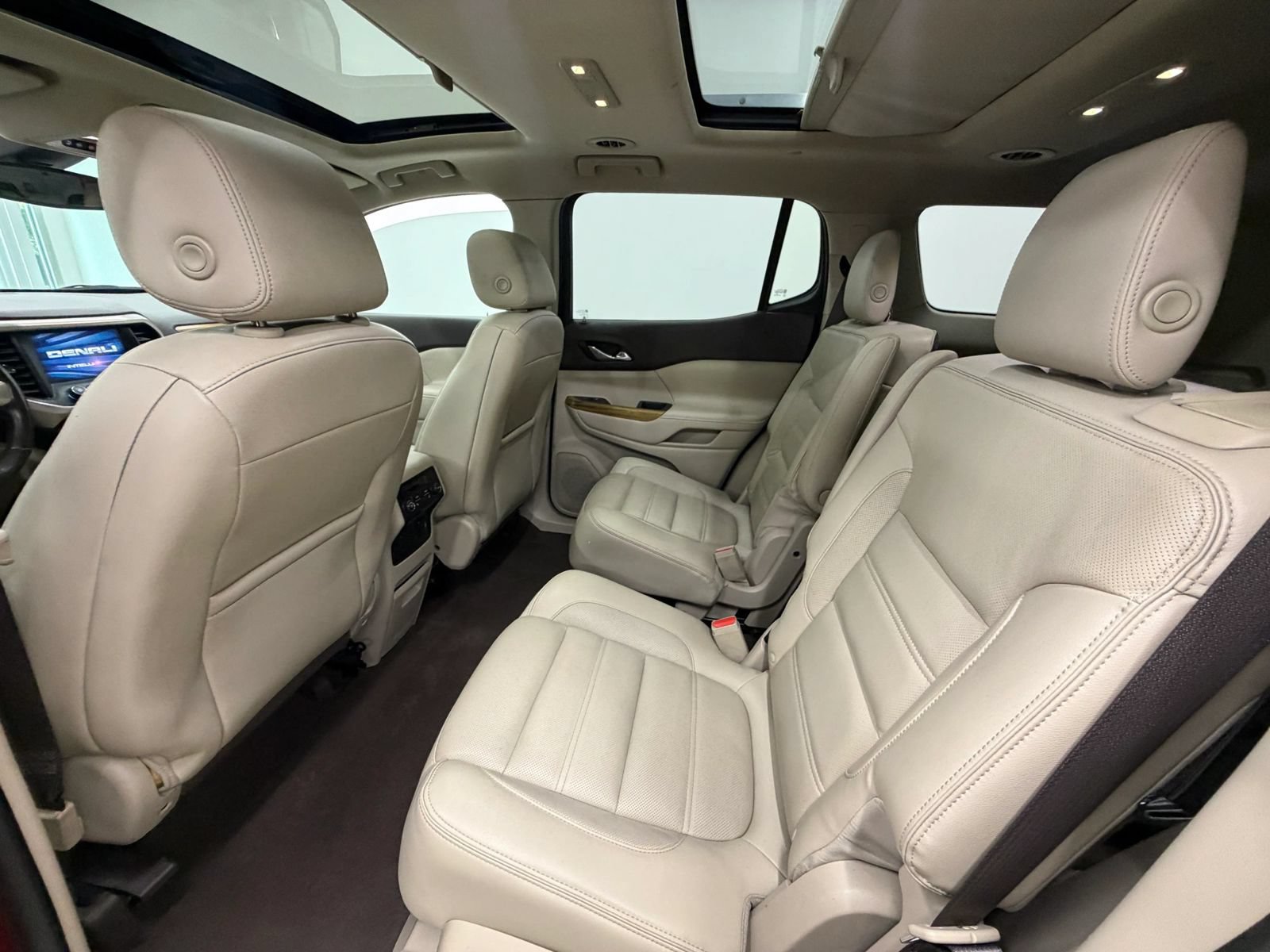 Used 2017 GMC Acadia Denali w/ Technology Package FWD image 16