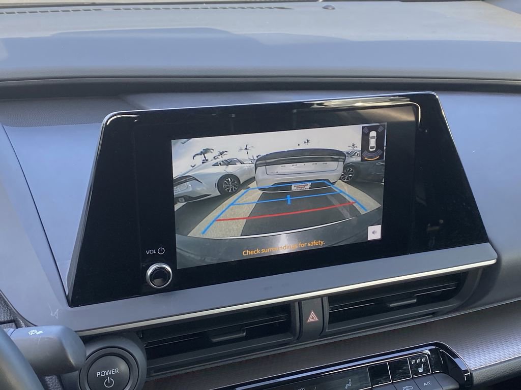 Used 2024 Toyota Prius XLE FWD image 10
