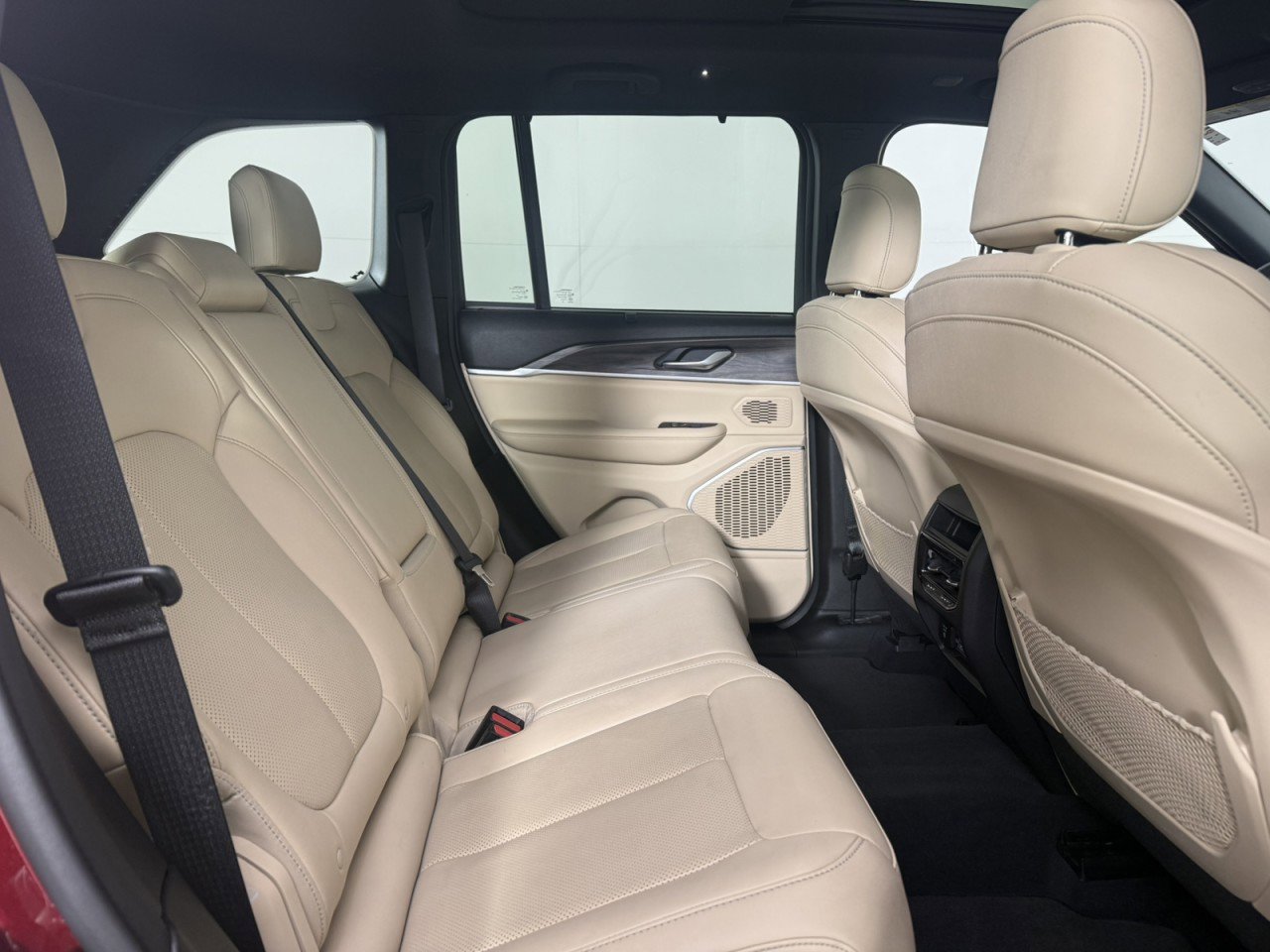 Used 2022 Jeep Grand Cherokee Limited 4xe w/ Luxury Tech Group II image 14