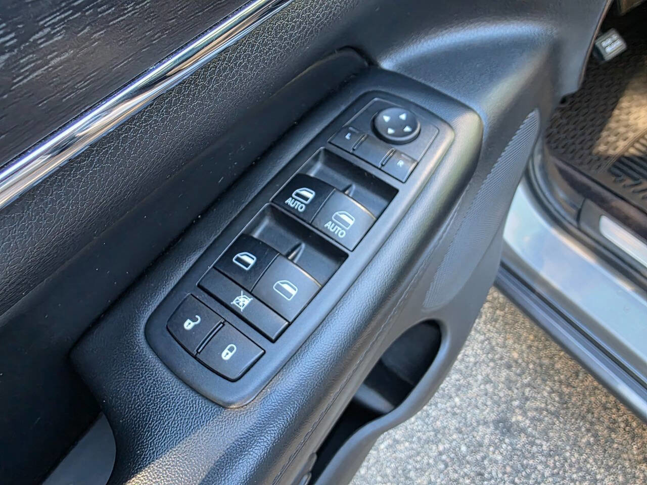 Used 2018 Jeep Grand Cherokee Limited image 11