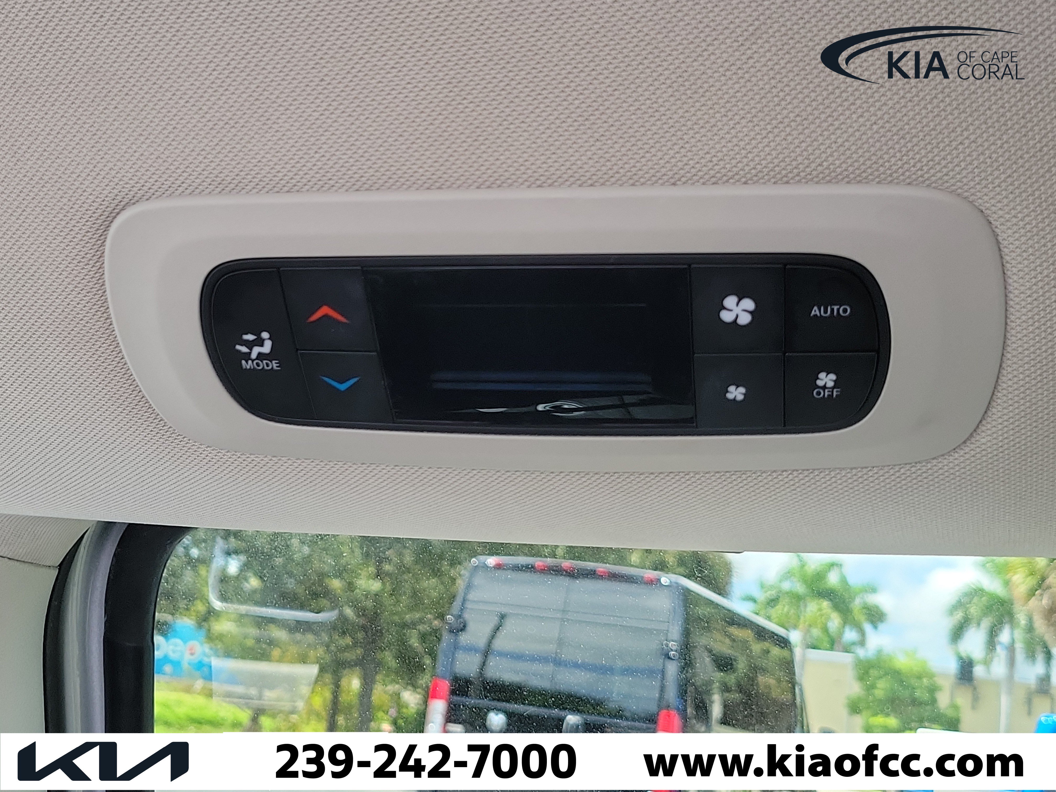 Used 2024 Chrysler Pacifica Touring-L FWD image 14