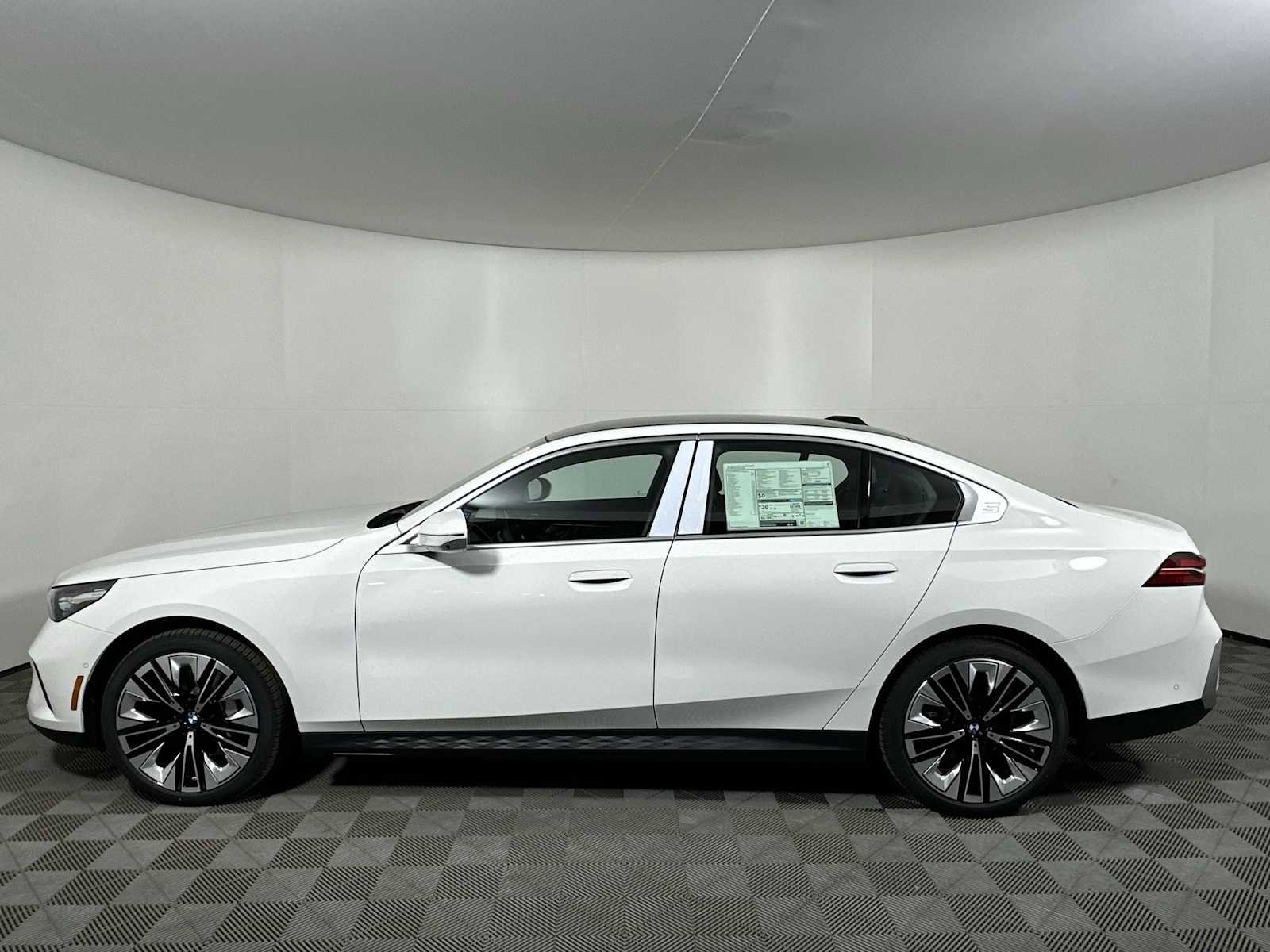 New 2026 BMW 530i xDrive w/ Premium Package image 4