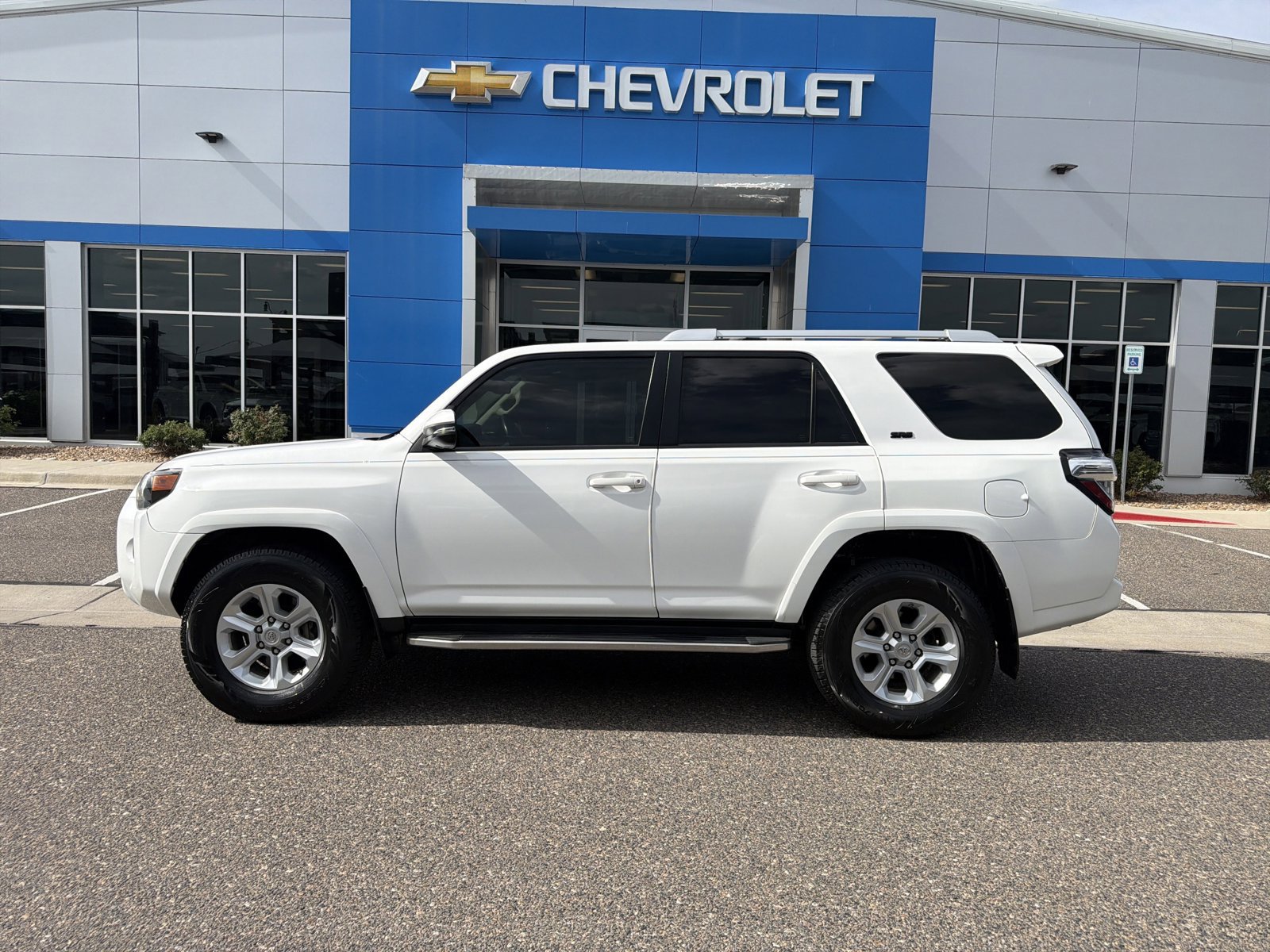 Used 2018 Toyota 4Runner SR5 Premium AWD/4WD image 2