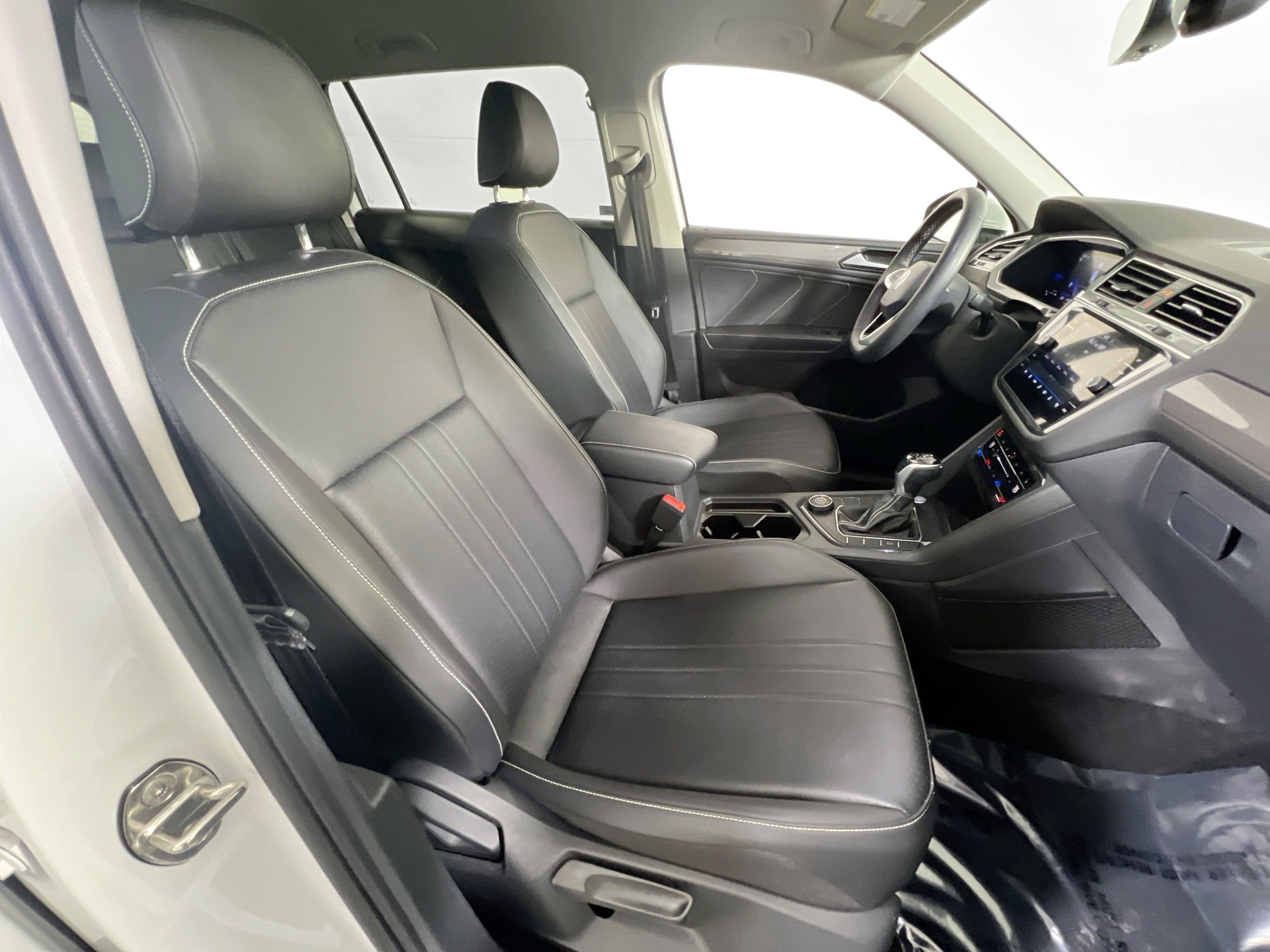 Used 2022 Volkswagen Tiguan SE AWD/4WD image 25