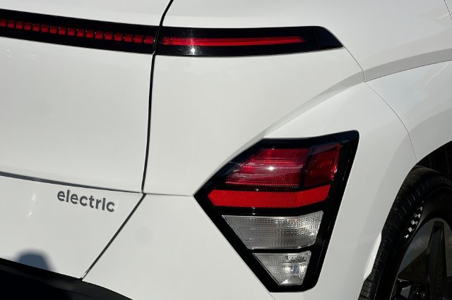 Certified 2024 Hyundai Kona SEL FWD image 39