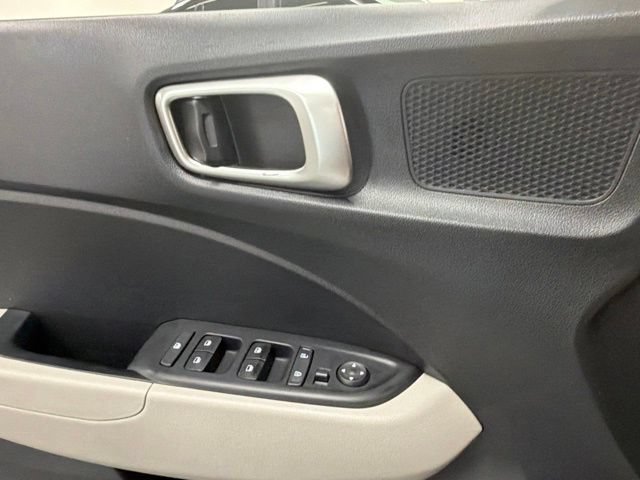 Used 2025 Hyundai Venue SEL FWD image 26