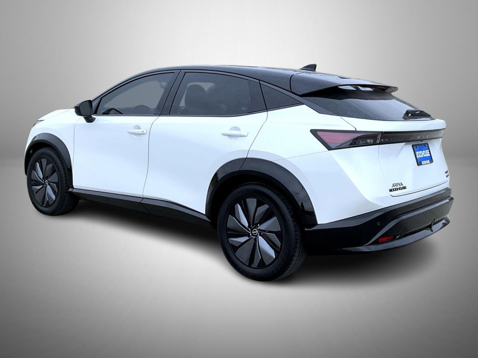 Used 2023 Nissan Ariya AWD image 7