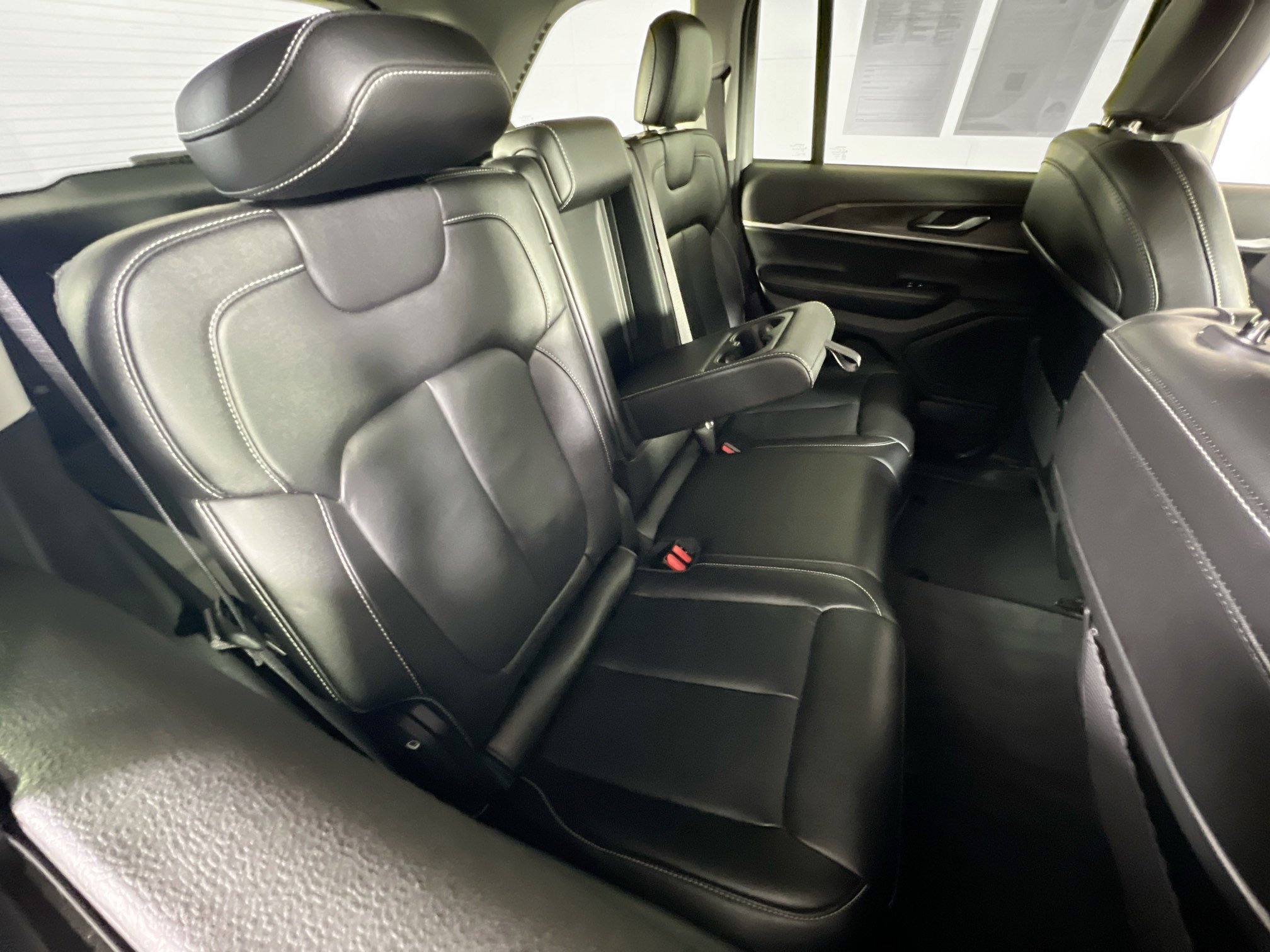 Used 2023 Jeep Grand Cherokee Limited image 24