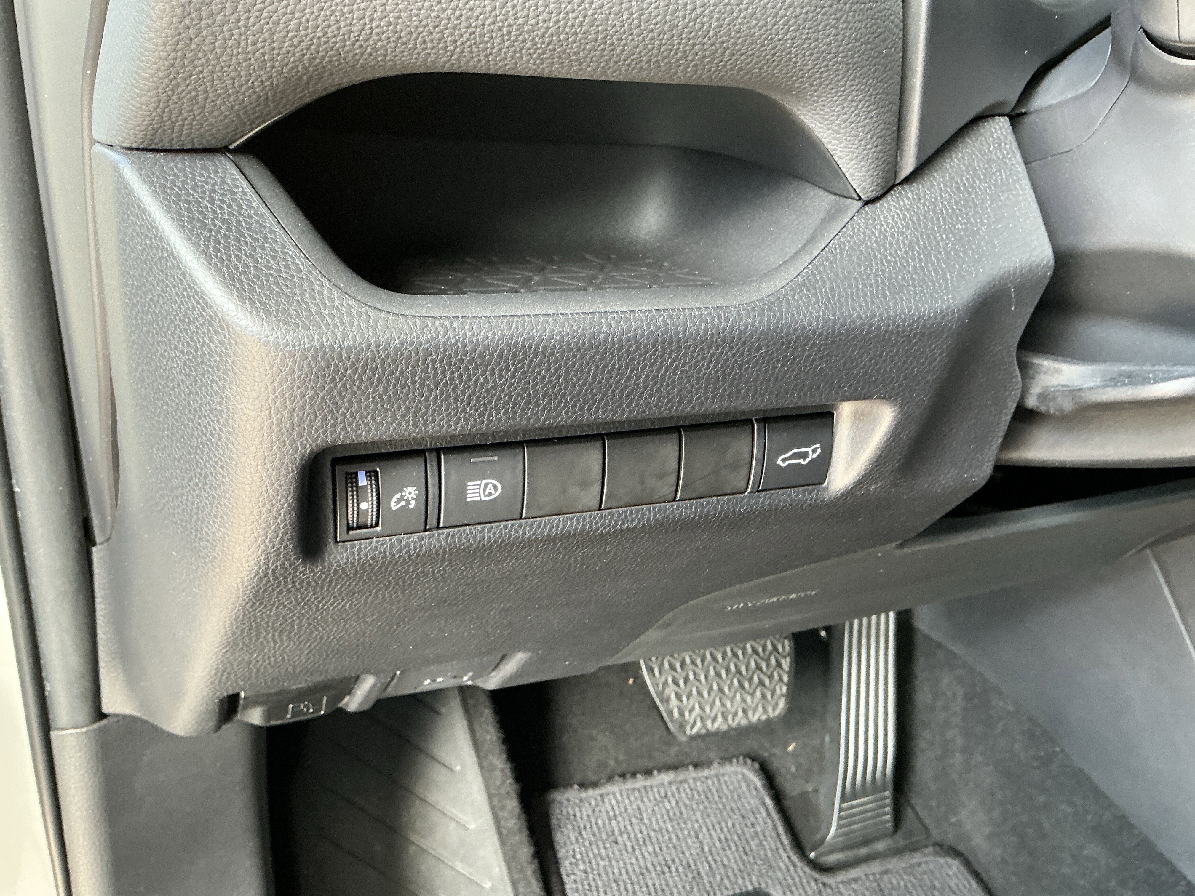 Used 2022 Toyota RAV4 XLE w/ Convenience Package image 30