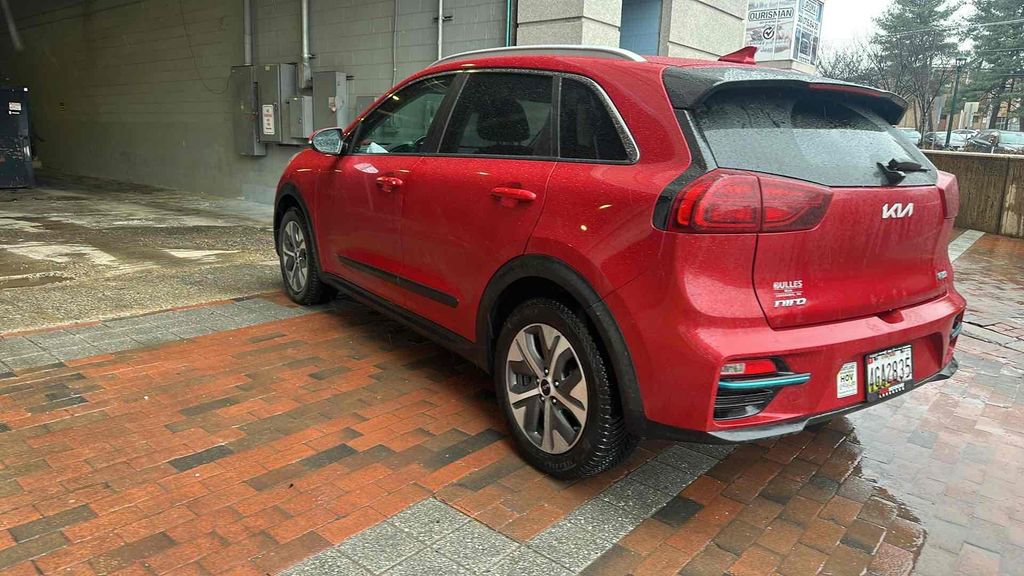 Used 2022 Kia Niro EX Premium w/ Cold Weather Package image 5