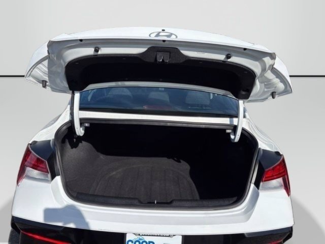 Used 2025 Hyundai Elantra SEL FWD image 36